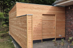 Gartenhaus mit Durchgang und Sichtschutz