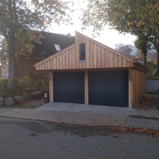 carport-sektionaltor-fenster-pultdach-holz-schalung-kiel-flintbek